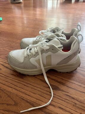 Veja Venturi Sneakers